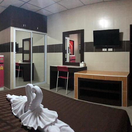 D5 Hotel สาขา มาบโป่ง Чонбури Екстериор снимка