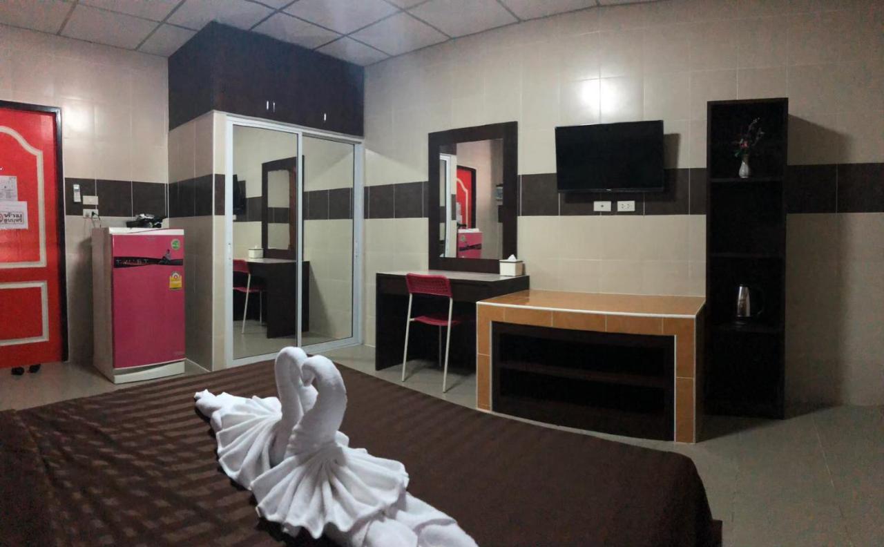 D5 Hotel สาขา มาบโป่ง Чонбури Екстериор снимка