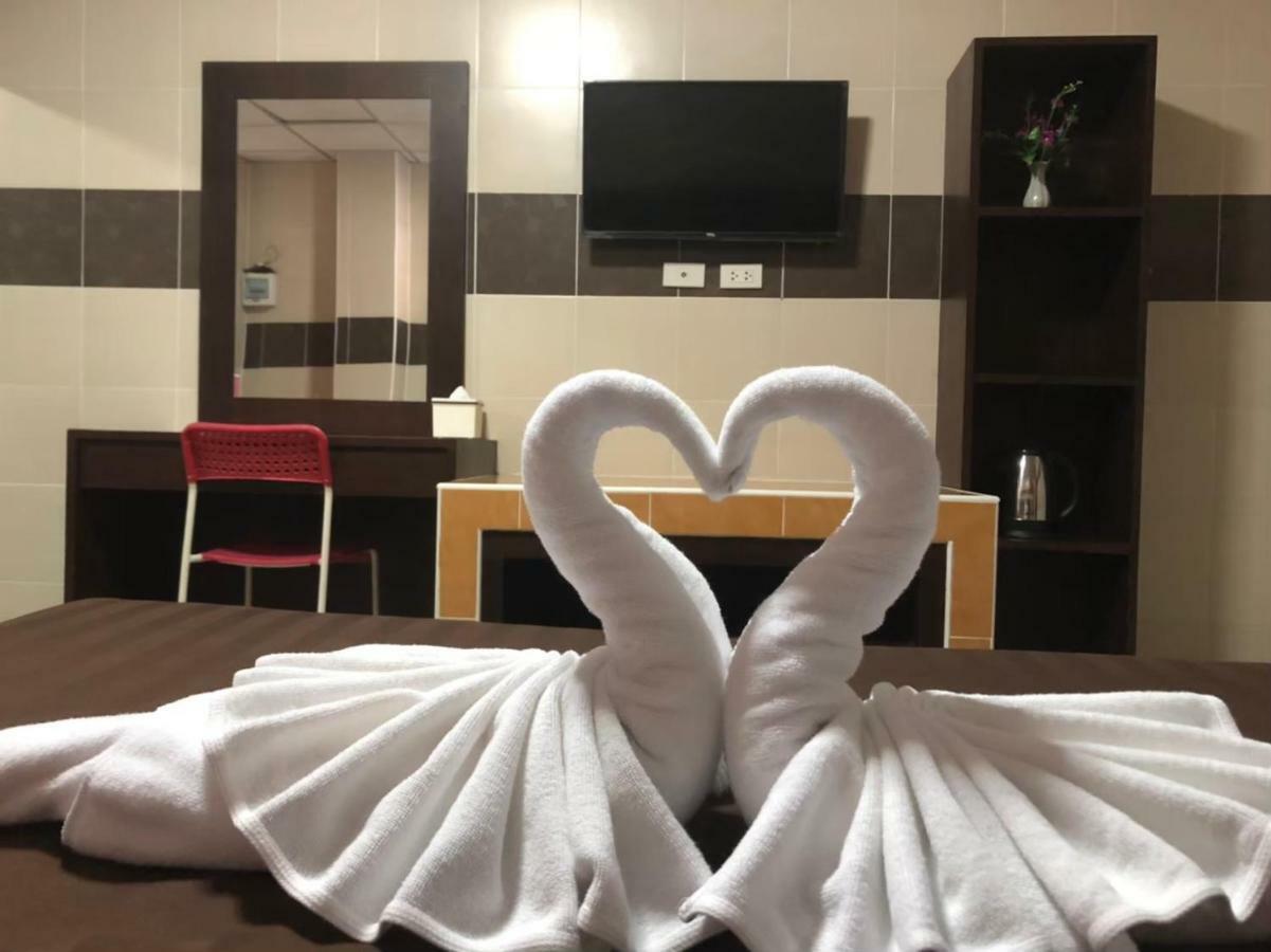D5 Hotel สาขา มาบโป่ง Чонбури Екстериор снимка